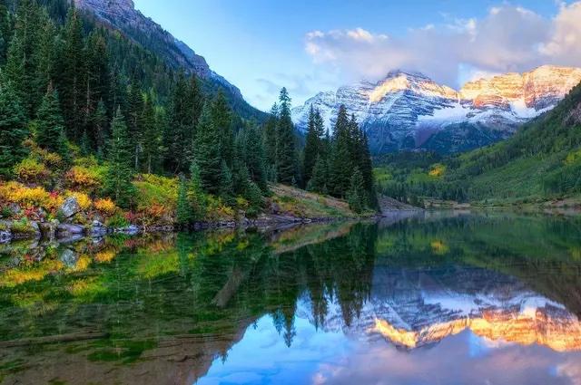A Colorado lake and mountain landscape